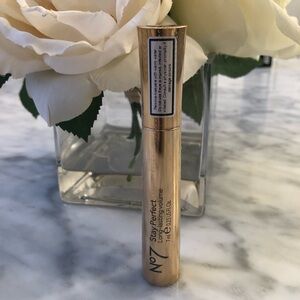 No 7 Boots Stay Perfect Mascara